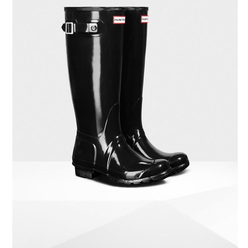 Black size 5 glossy hunter boots, like new!